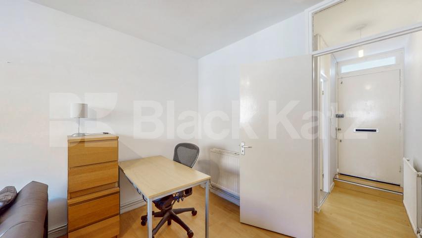 Spacious studio by Camden & Regents Park Albany Street, Regents Park